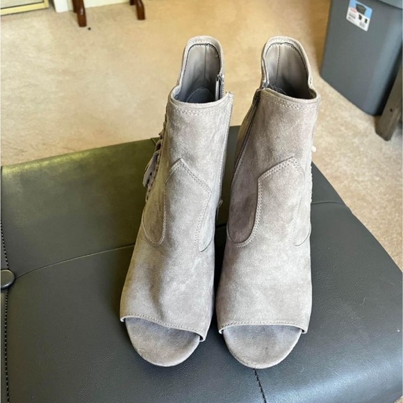 Suede open toed bootie size 8 - Picture 4 of 4